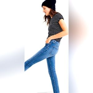 Madewell 9” High Rise Skinny Crop with Destructed Hem size 24